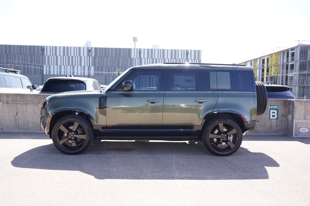 New 2026 Woolstone Green Land Rover X-Dynamic SE image 6