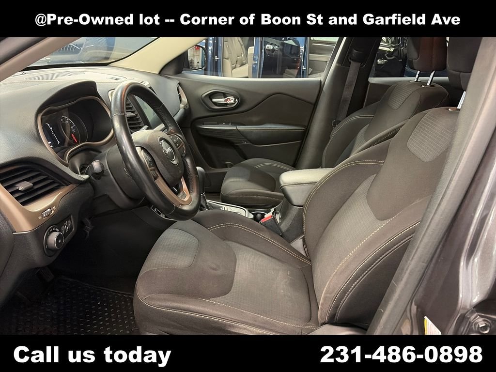 Used 2016 Gray Jeep Altitude image 14