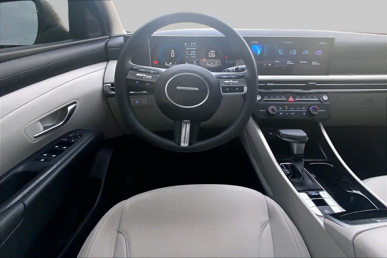Used 2025 Shimmering Silver Hyundai SE image 6