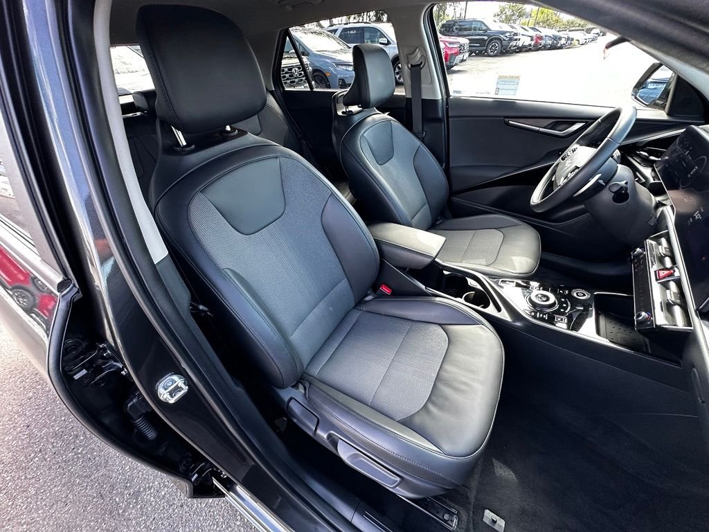 Used 2023 Gray Kia Wind image 14