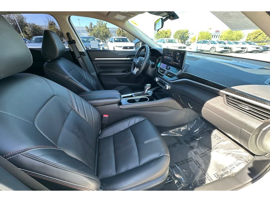 Used 2023 Pearl White Tricoat Nissan 2.5 SR image 18