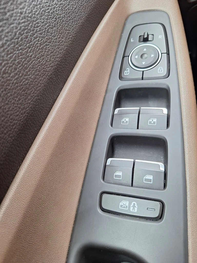 Used 2023 Black Hyundai SEL Convenience image 20