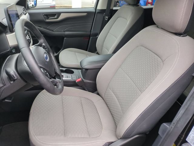 Used 2022 Black Ford SE image 14