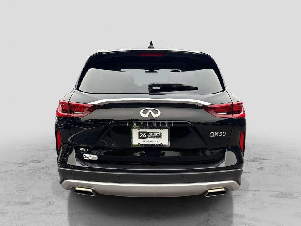 Certified Used 2025 Black INFINITI LUXE image 4