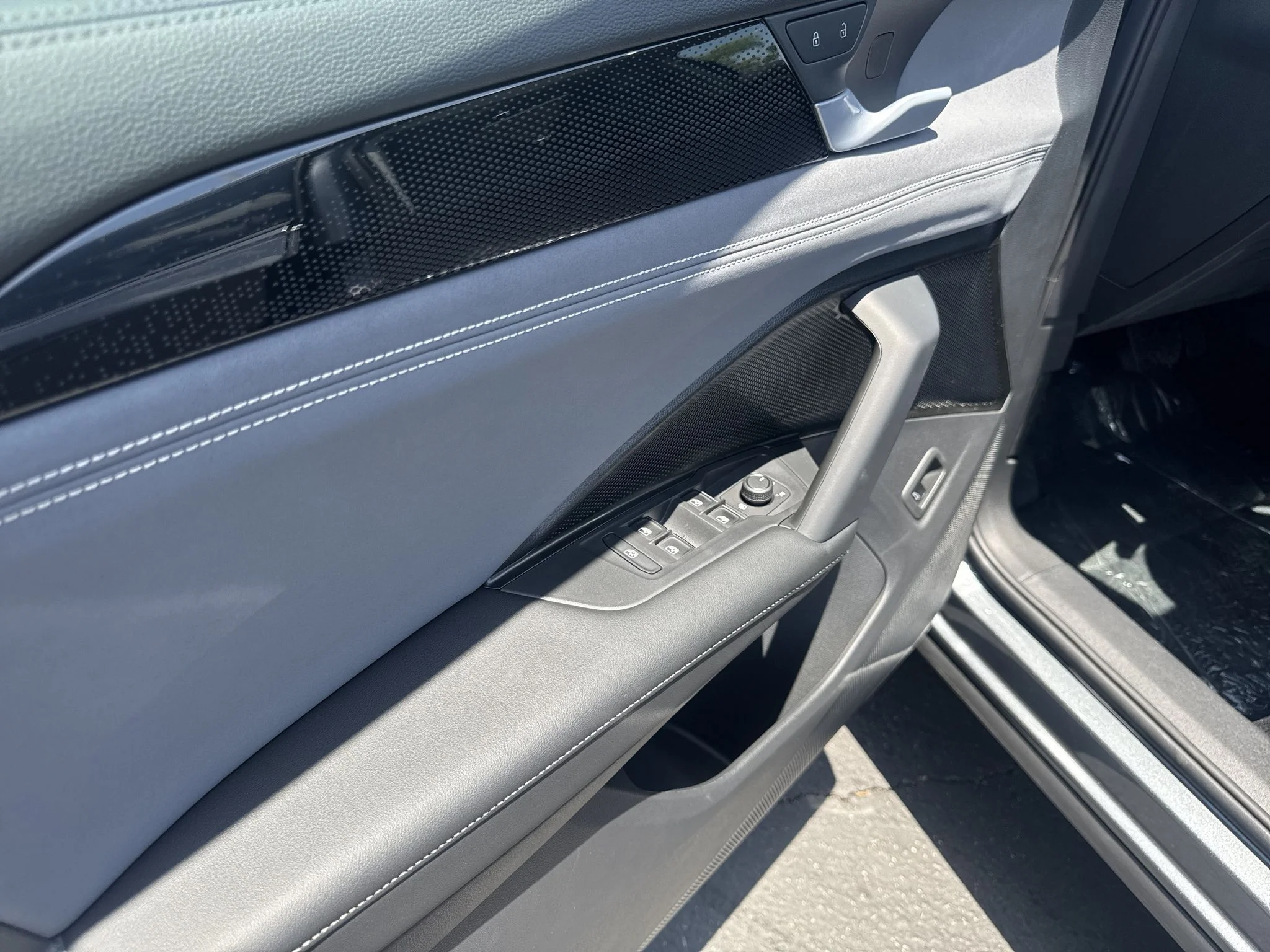 New 2026 Platinum Gray Metallic Volkswagen SE image 12