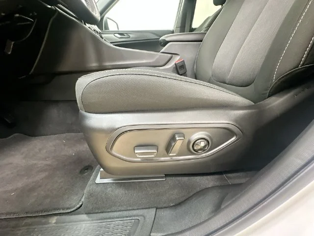 New 2026 Bright White Clear-Coat Exterior Paint Jeep Laredo X image 22