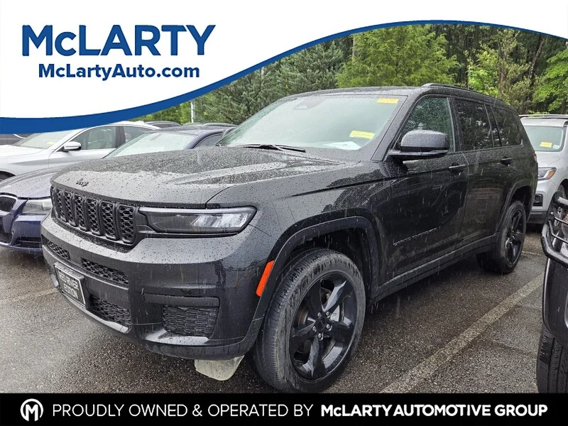 Used 2025 Diamond Black Crystal Pearlcoa JEEP ALTITUDE 4X4 image 1
