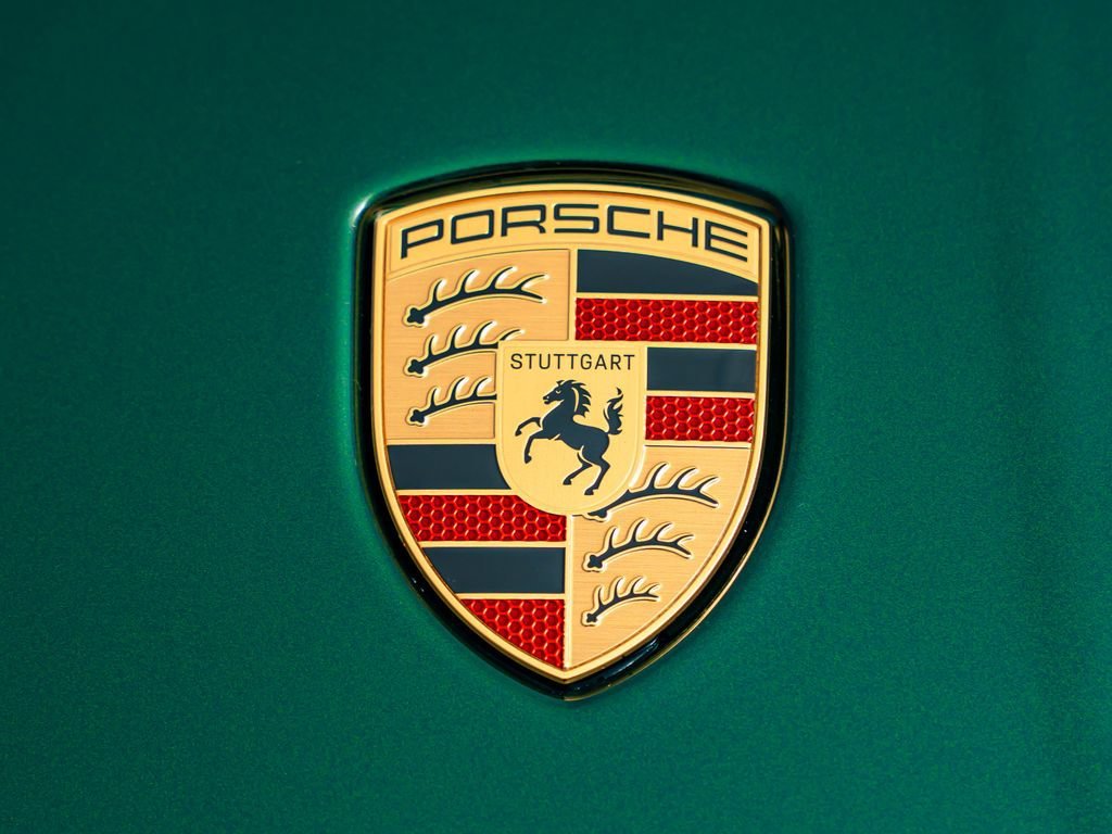 New 2026 Oak Green Metallic Neo Porsche Carrera 4S image 15