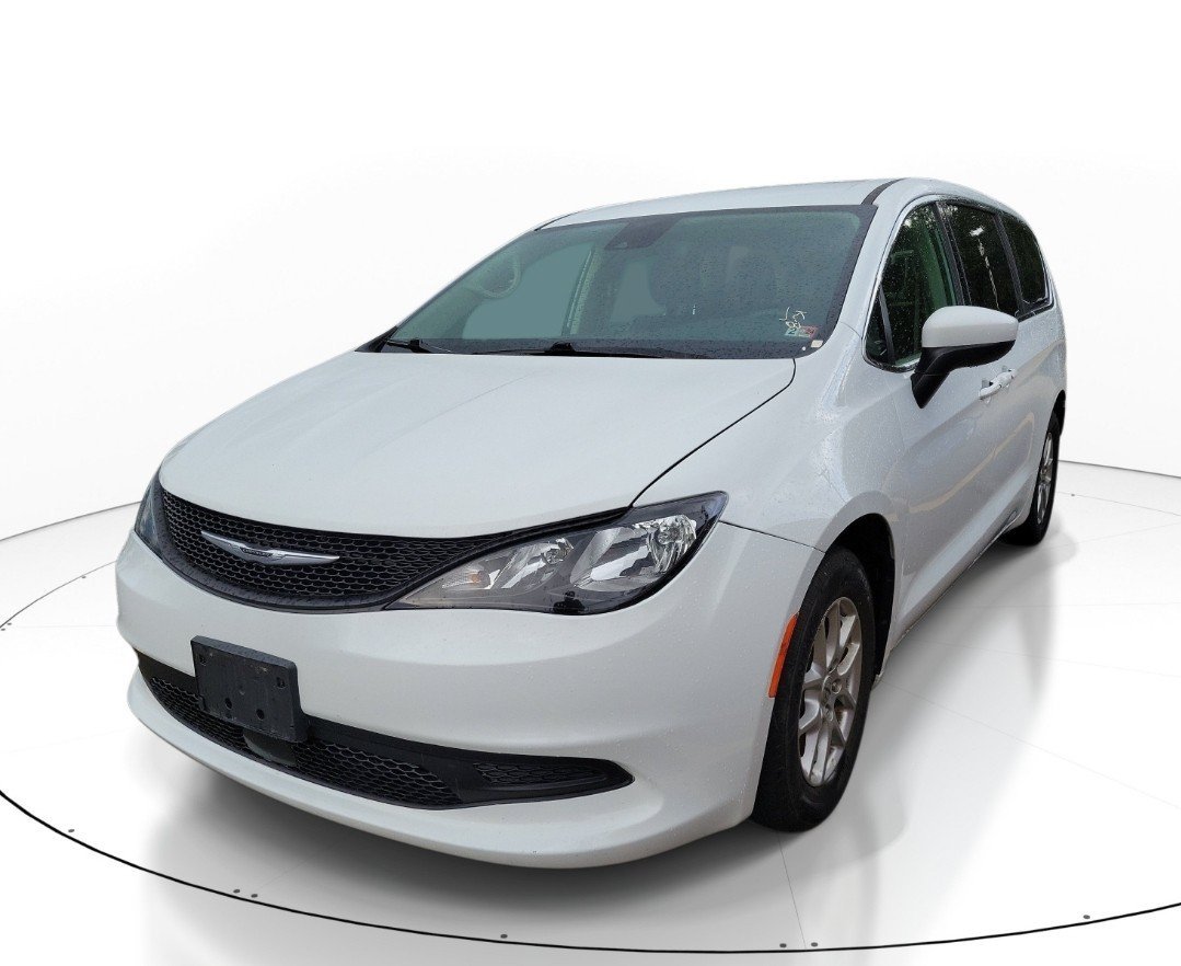 Used 2023 Bright White Clearcoat Chrysler LX image 9