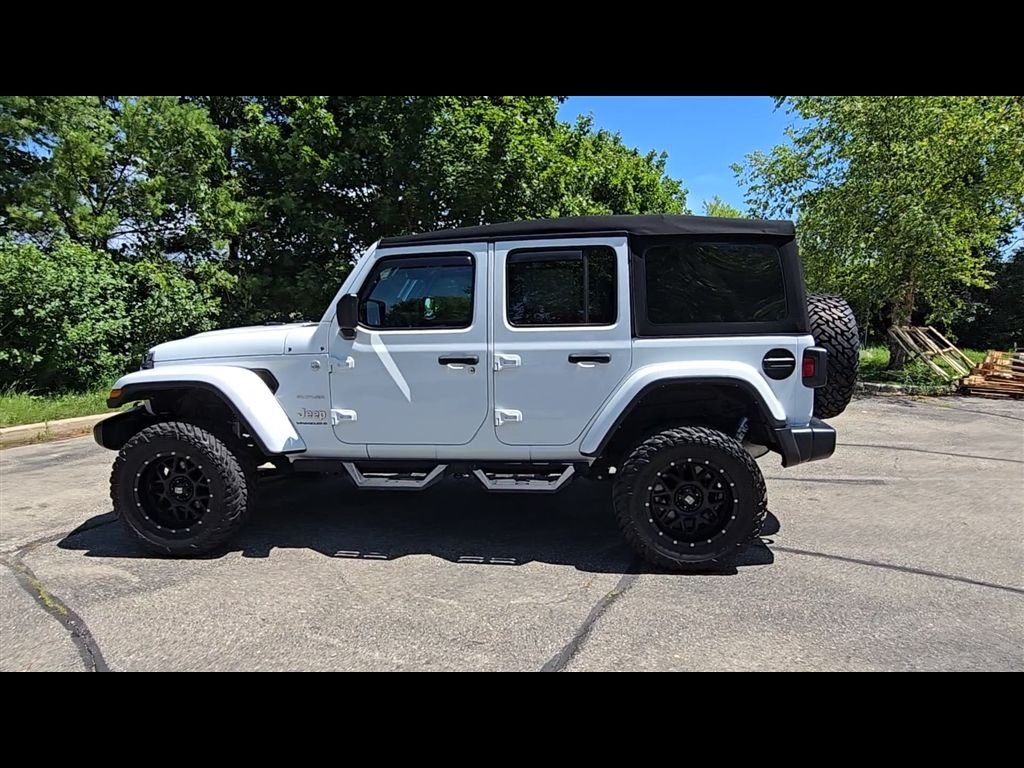 Used 2023 White Jeep Sahara image 5