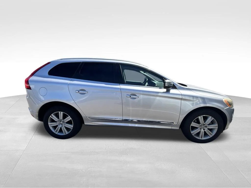 Used 2017 Silver Volvo T5 Inscription image 6