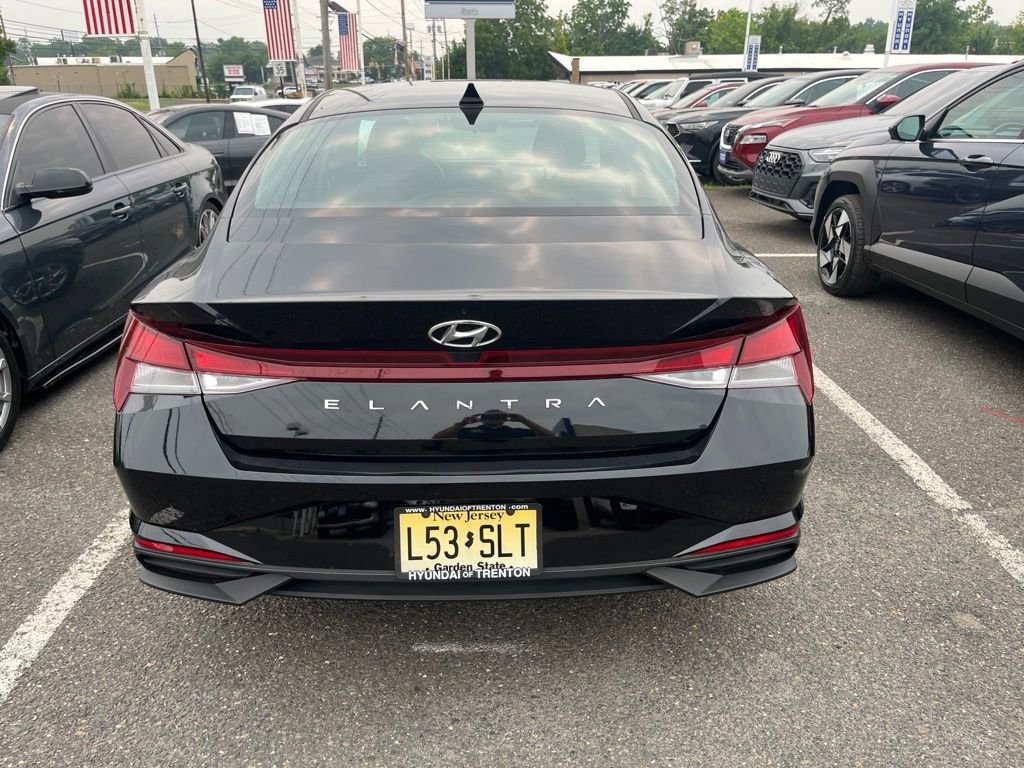 Certified Used 2023 Black Hyundai SE image 5