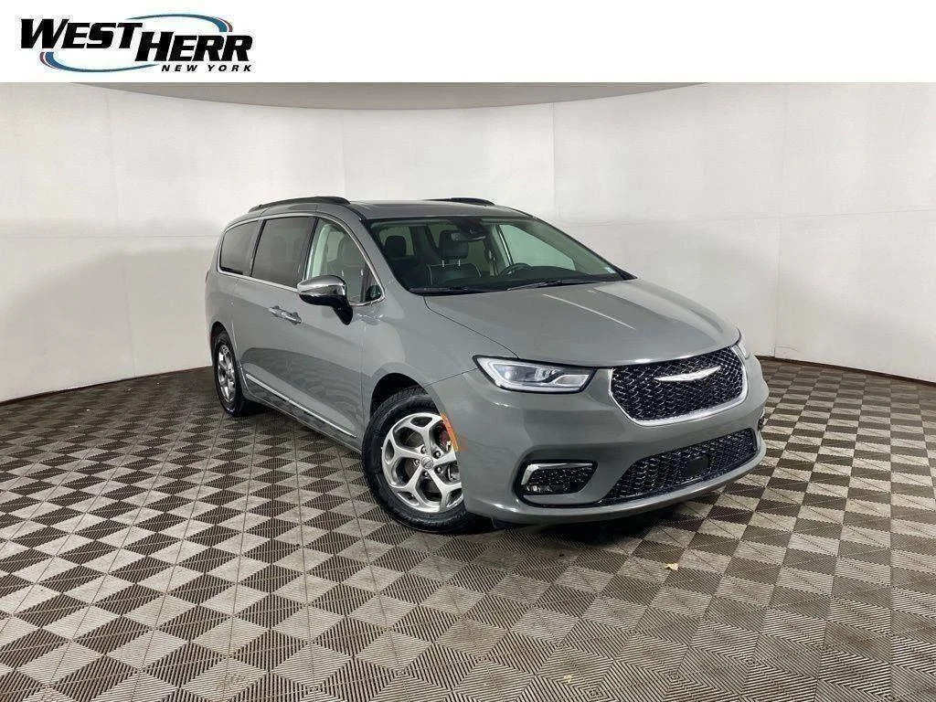 Used 2023 Ceramic Gray Clearcoat Chrysler Limited image 37
