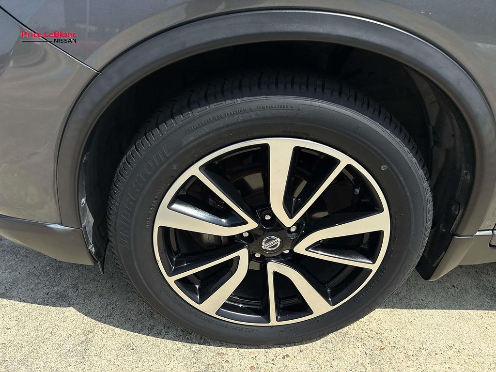 Used 2019 Gun Metallic Nissan SL image 4
