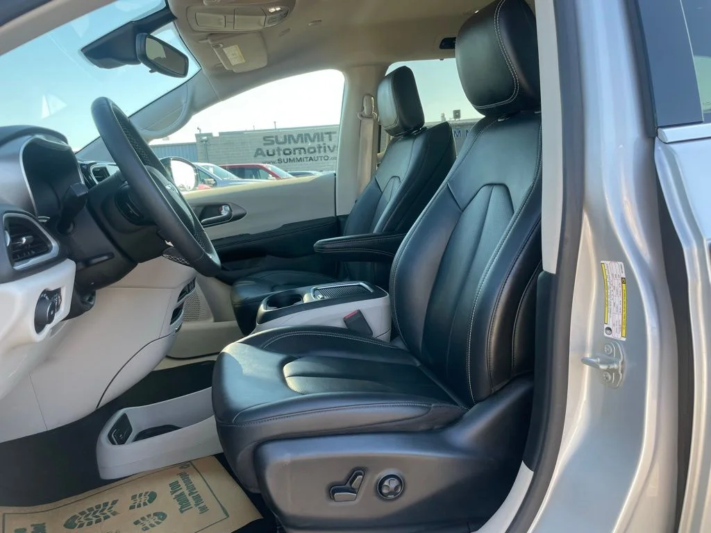 2024 Chrysler Pacifica Touring L - Photo 7