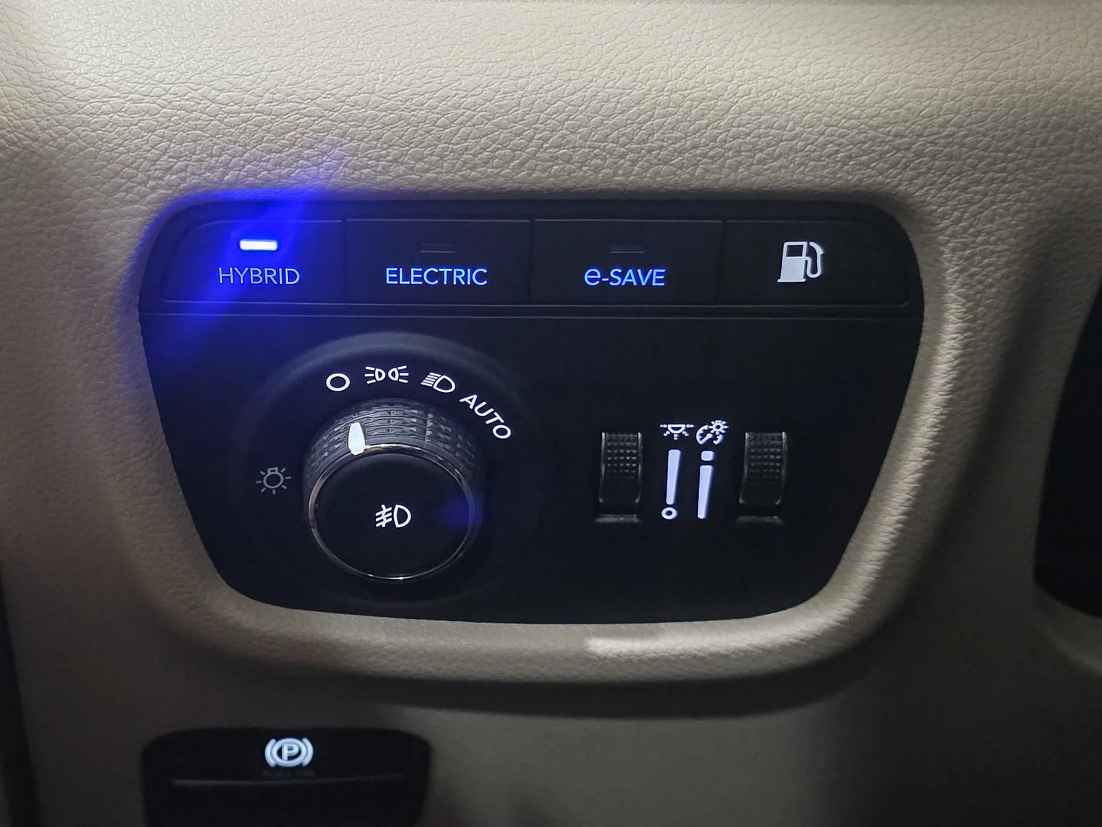 Used 2024 Rocky Mountain Pearlcoat Jeep 4xe image 25