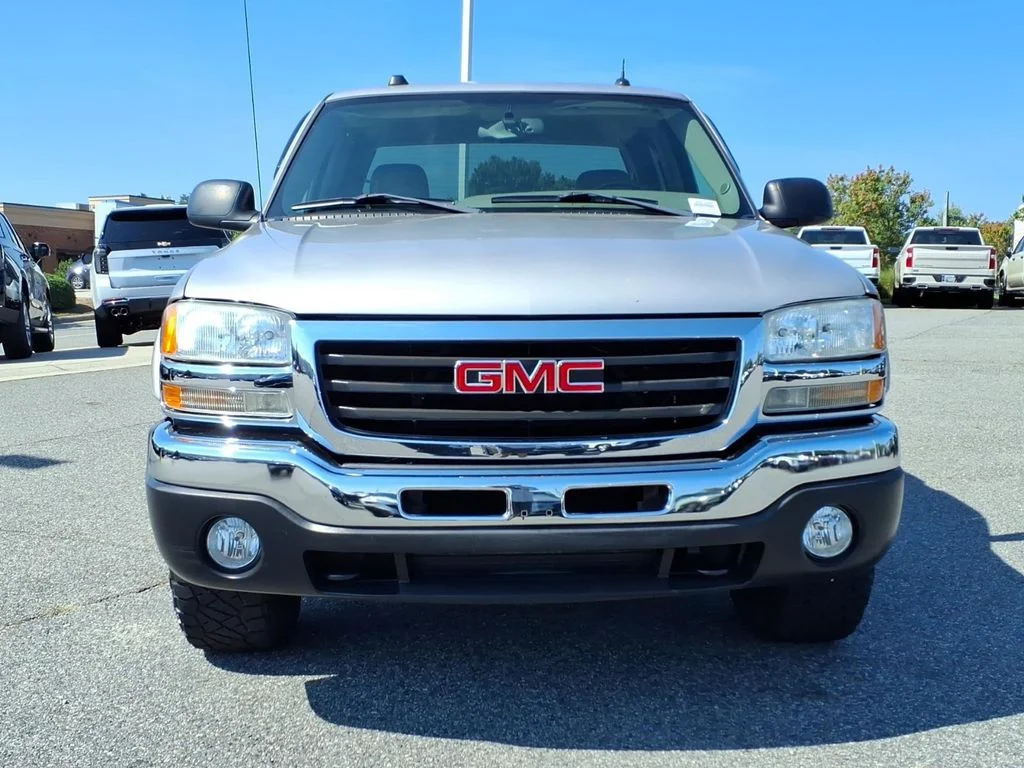 Used 2005 Silver GMC SLT image 28