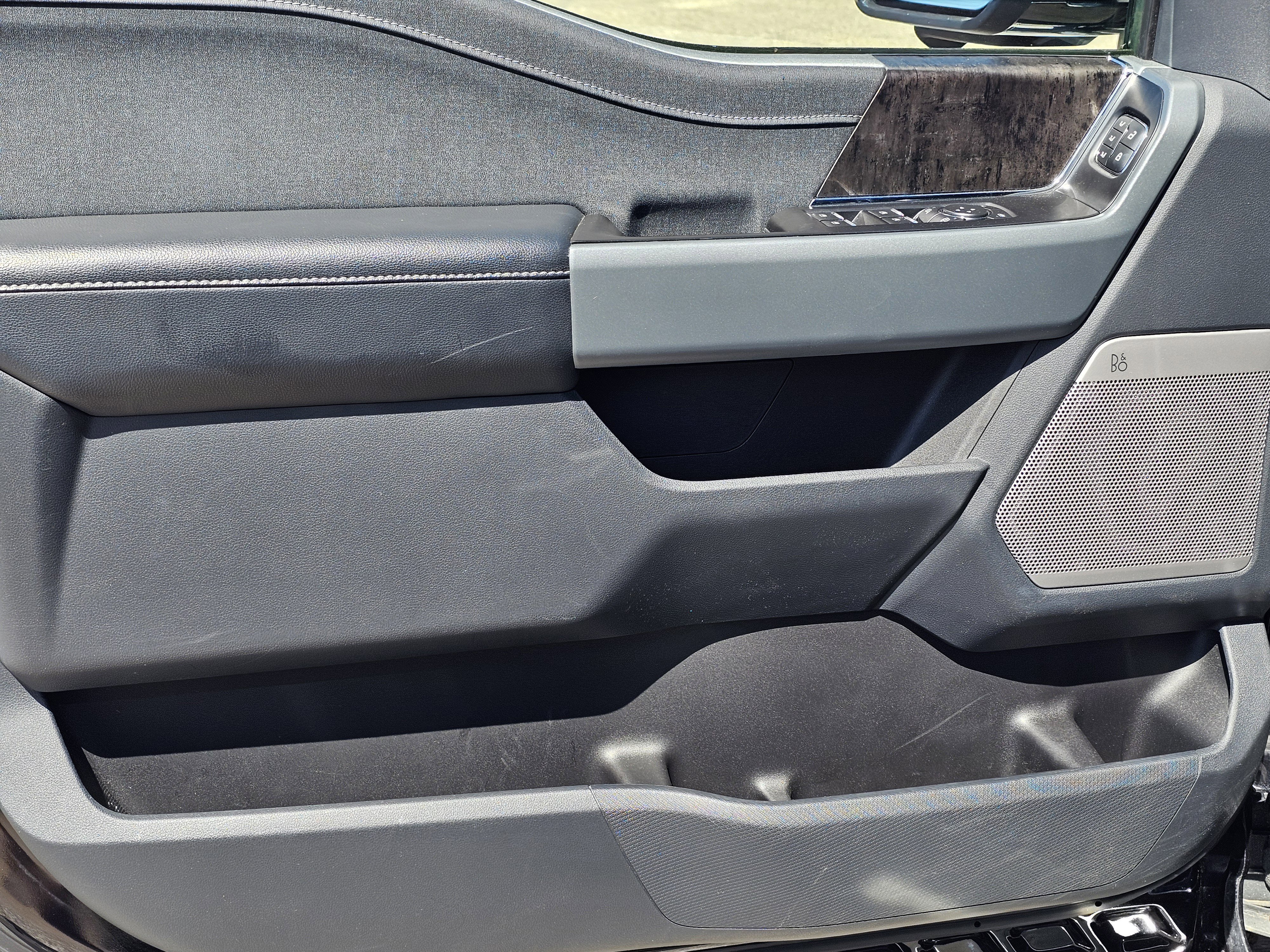 Used 2022 Agate Black Metallic Ford LARIAT image 15