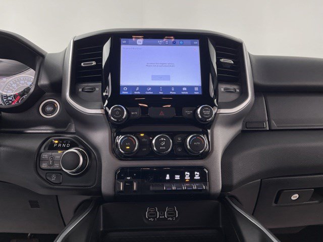 Certified Used 2022 Diamond Black Crystal Pearlcoat Ram Big Horn image 20