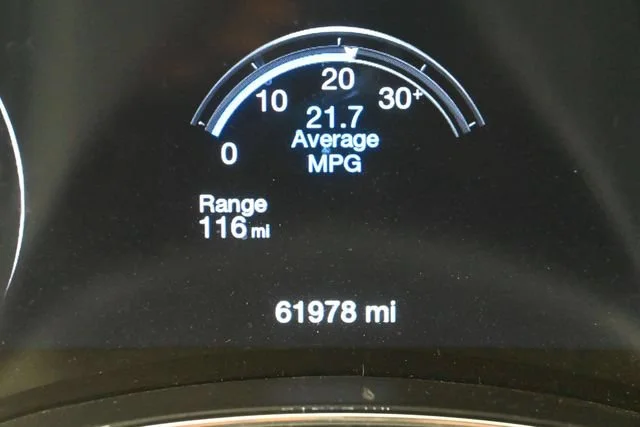 Used 2019 Ivory 3-coat Jeep Overland image 15