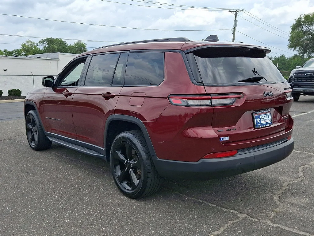Used 2022 Velvet Red Pear Jeep Limited image 8