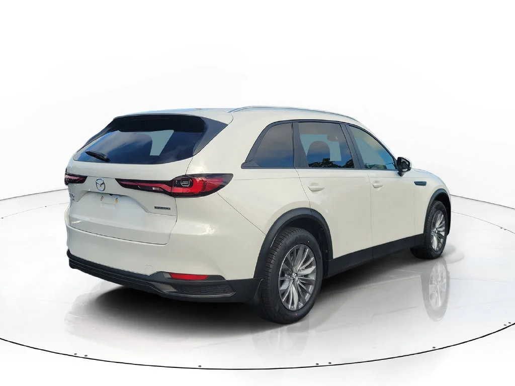 Certified Used 2024 White Mazda 3.3 Turbo Select image 4
