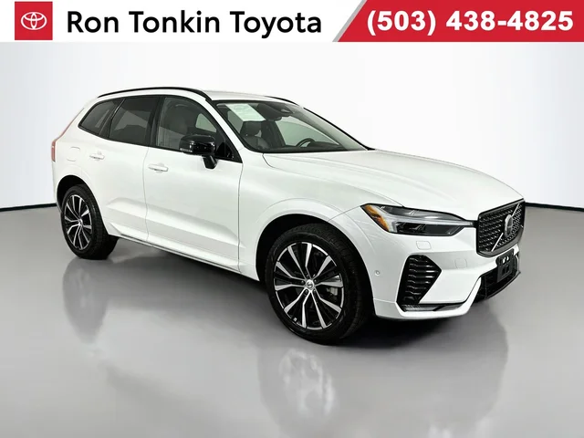 2023 Volvo XC60 B6 Ultimate Dark Theme