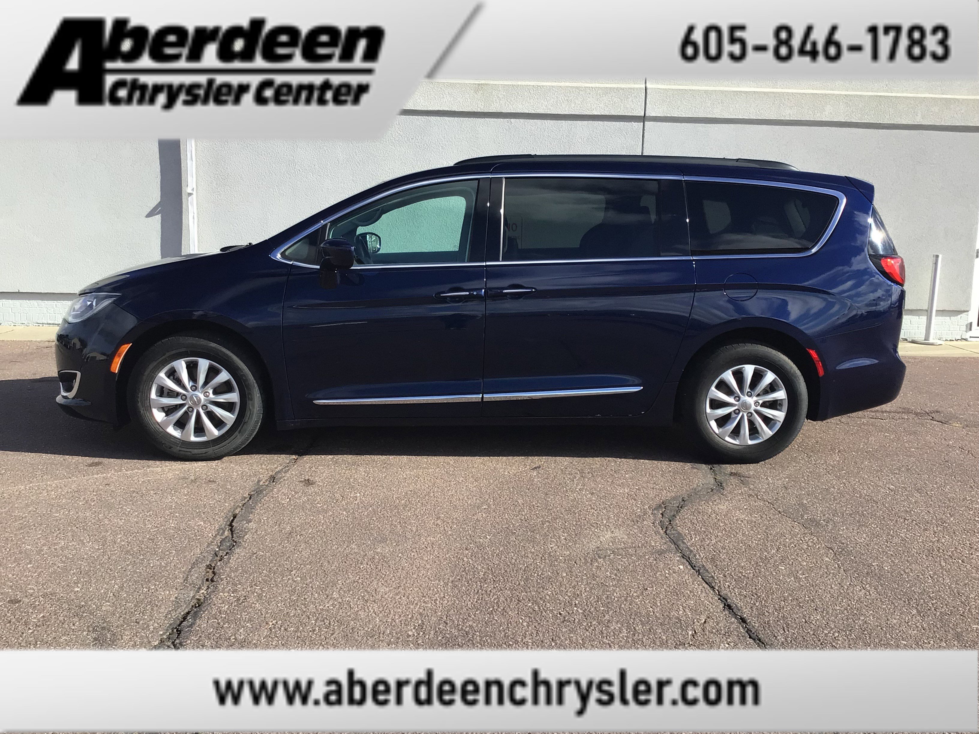 2017 Chrysler Pacifica Touring-L's photo