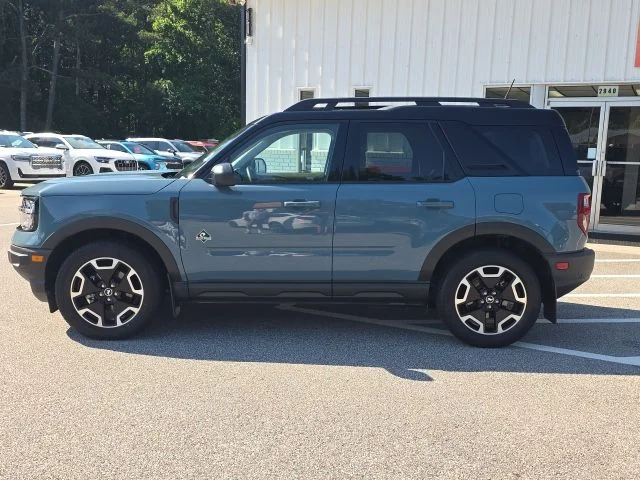 Used 2022  Ford Outer Banks image 2
