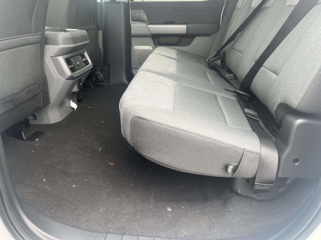 New 2026 Oxford White Ford XLT image 17