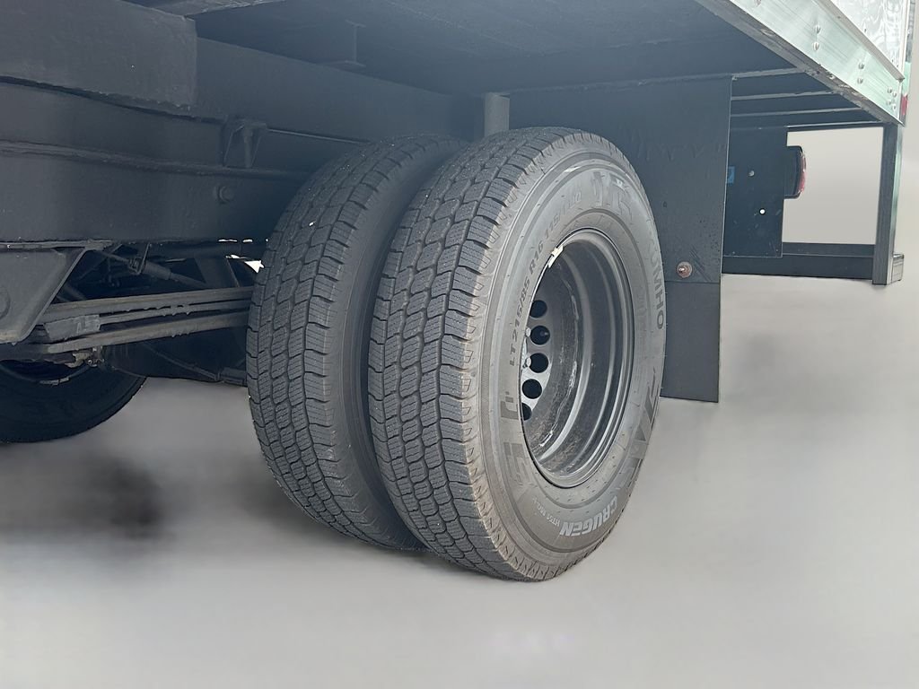 Used 2024  Mercedes-Benz DRY BOX TRUCK image 15