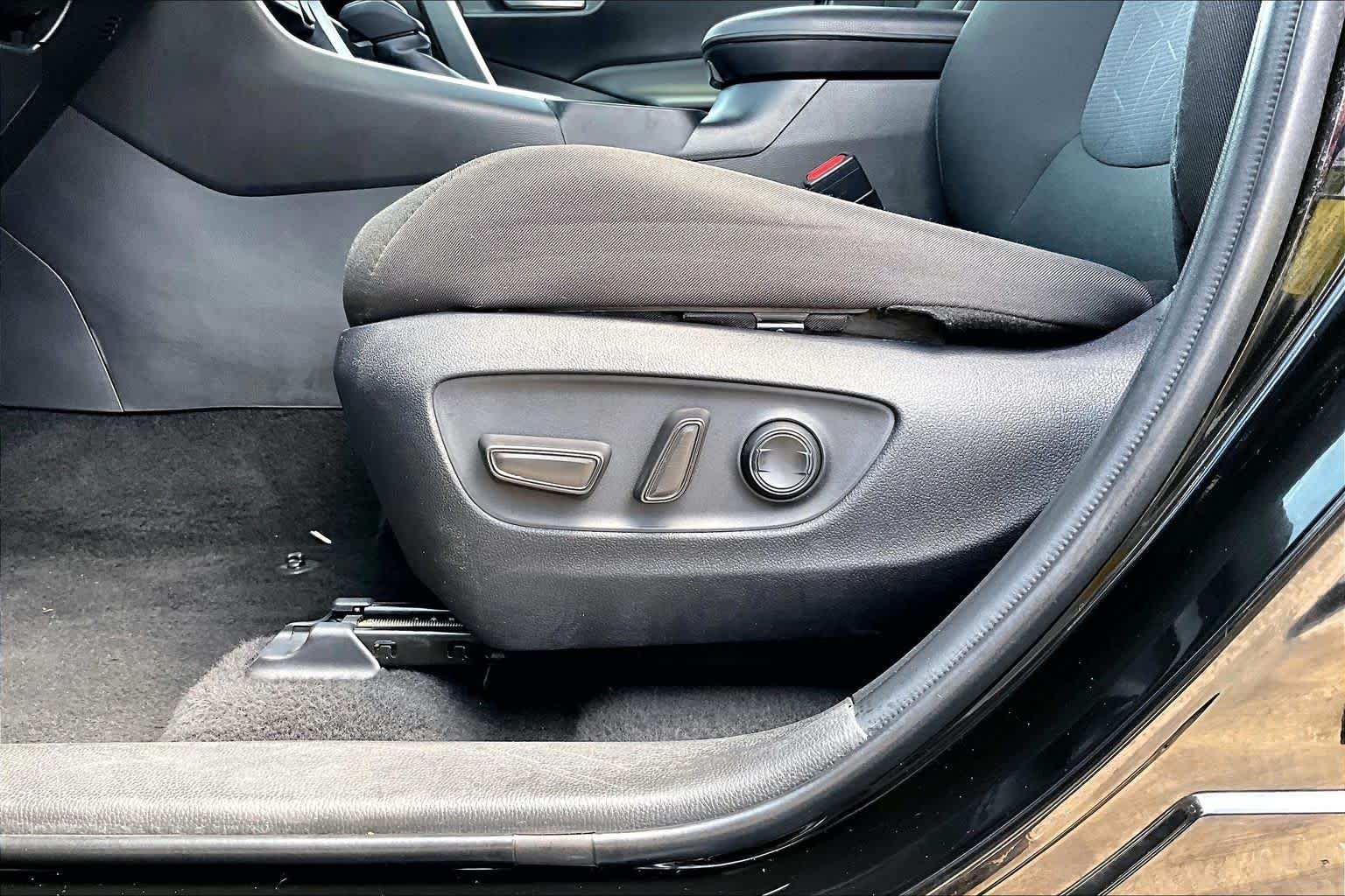Used 2025 Midnight Black Metallic Toyota XLE image 35