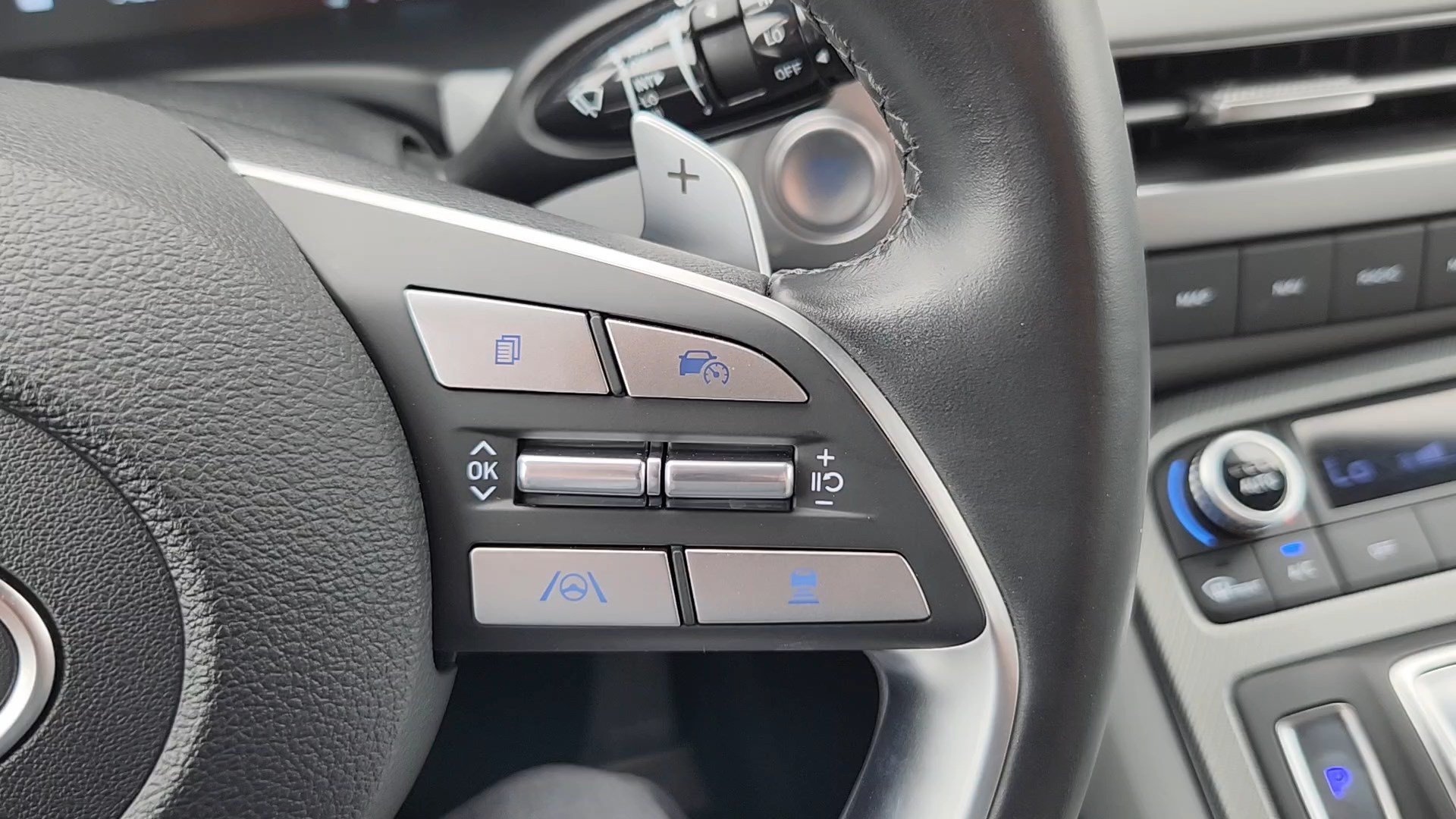 Used 2025 Typhoon Silver Hyundai SEL image 12