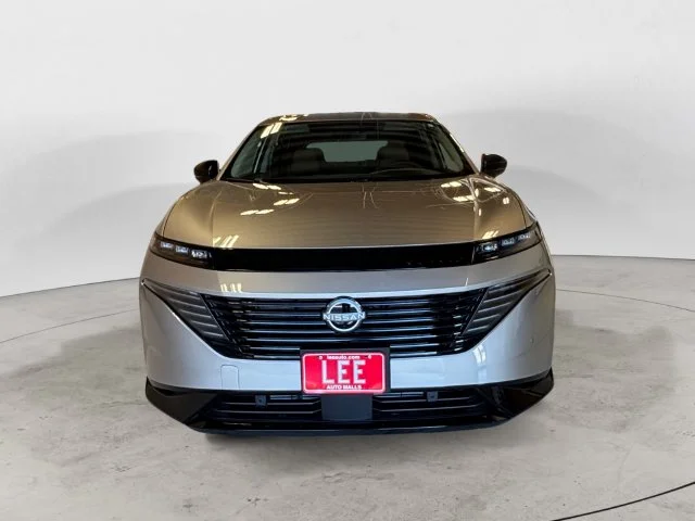 New 2027 Silver Nissan Platinum image 8