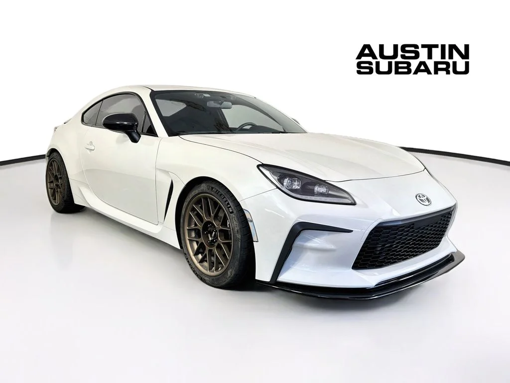 Used 2024  Toyota Base image 1