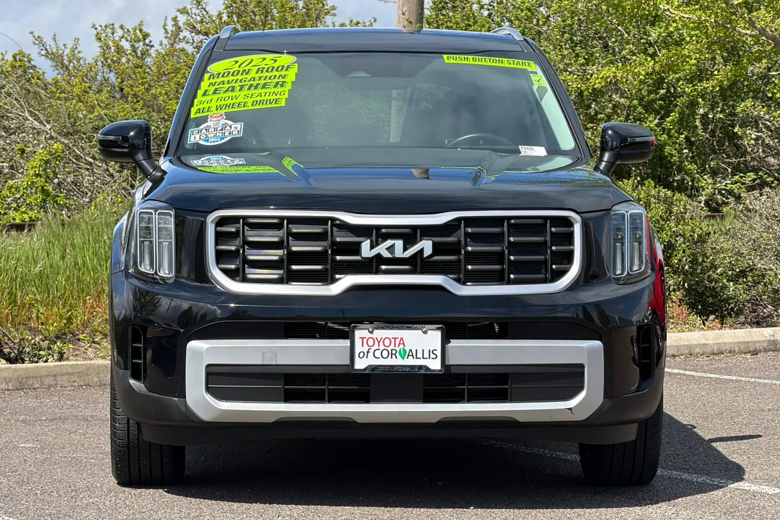 Used 2025 Ebony Black Kia S image 9