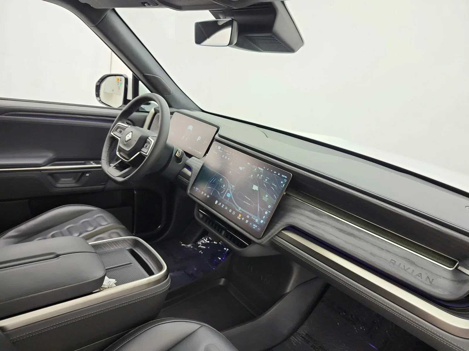 Used 2025  Rivian Adventure image 18