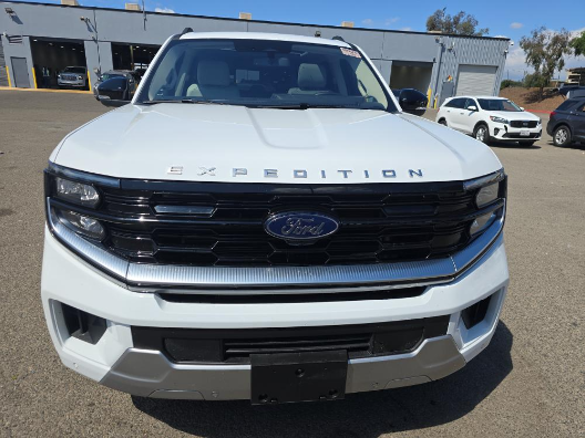 2025 Ford Expedition Platinum photo 2