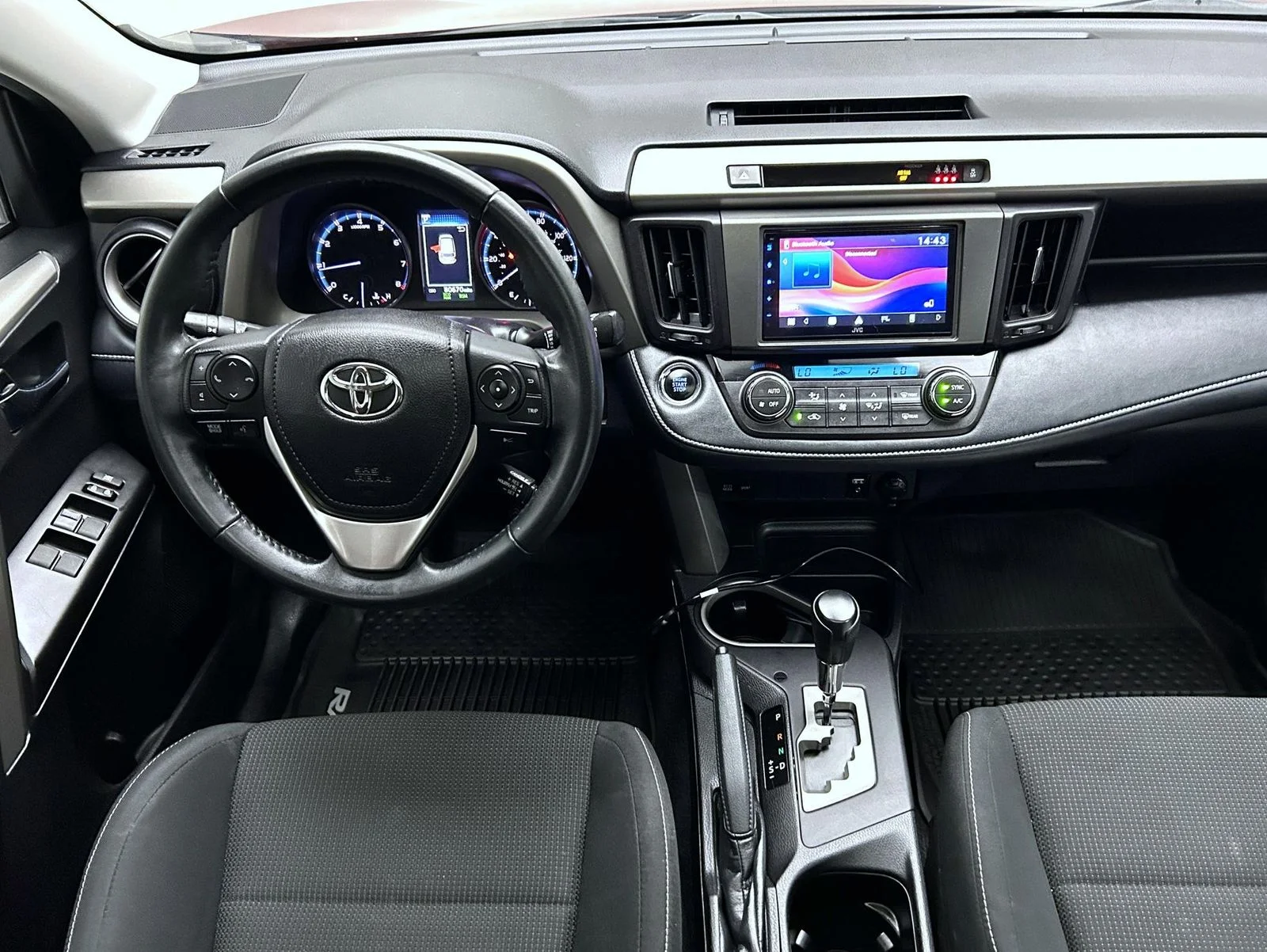 Used 2018 Red Toyota XLE image 12