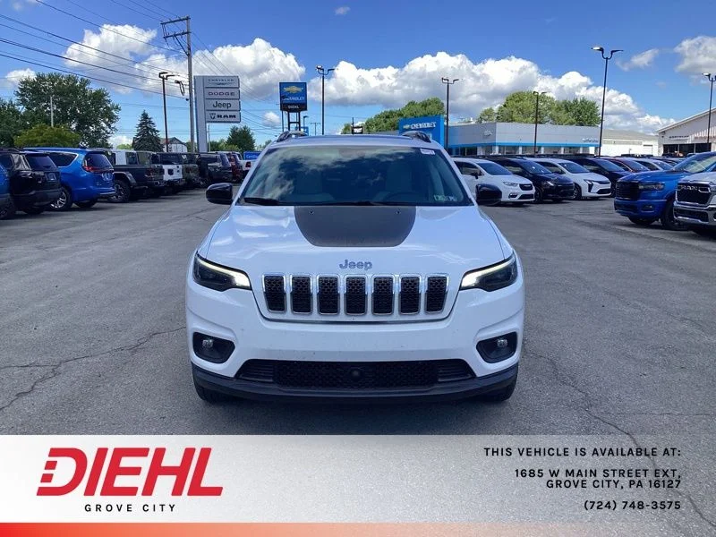 Used 2022 White Jeep Latitude Lux image 2