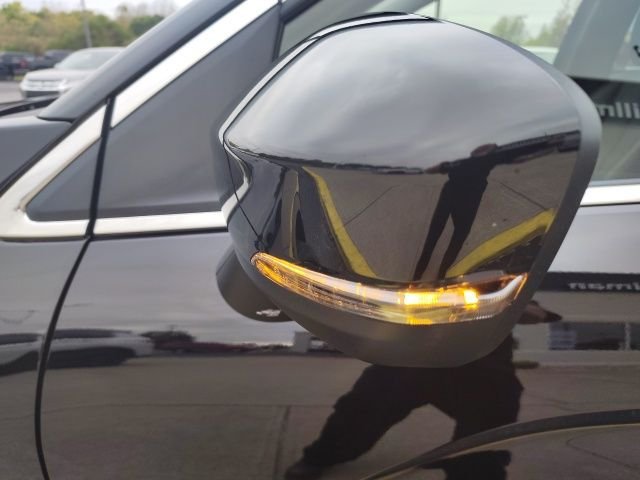 New 2026 Black Mitsubishi SE image 10