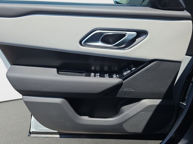 New 2026 Arroios Grey LAND ROVER Dynamic SE image 19