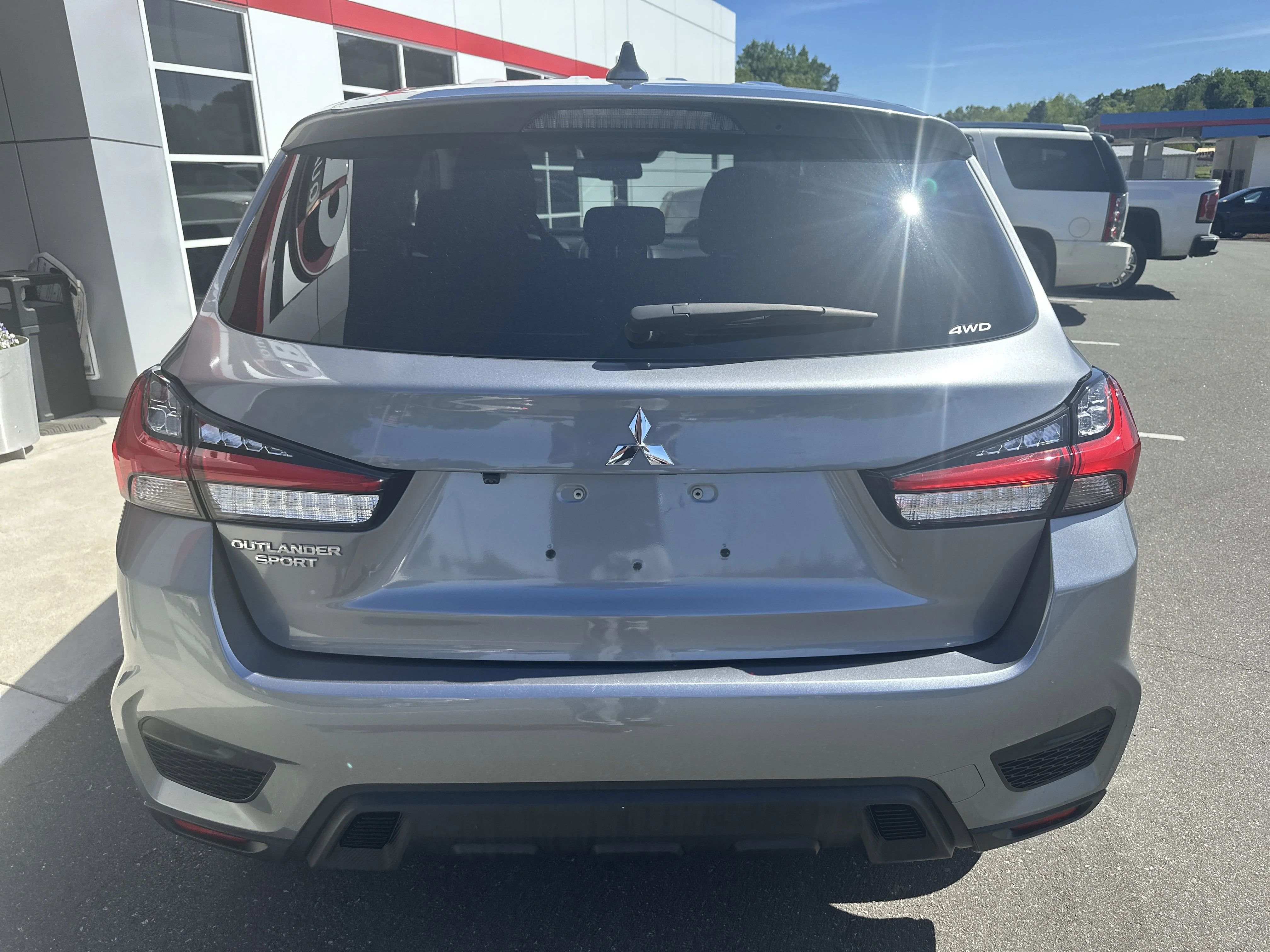 Used 2025  Mitsubishi ES image 7