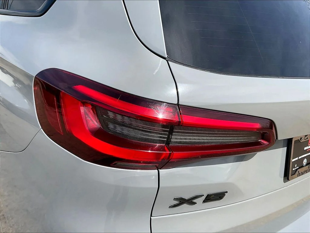 Used 2021 Black Sapphire Metallic BMW xDrive40i image 23