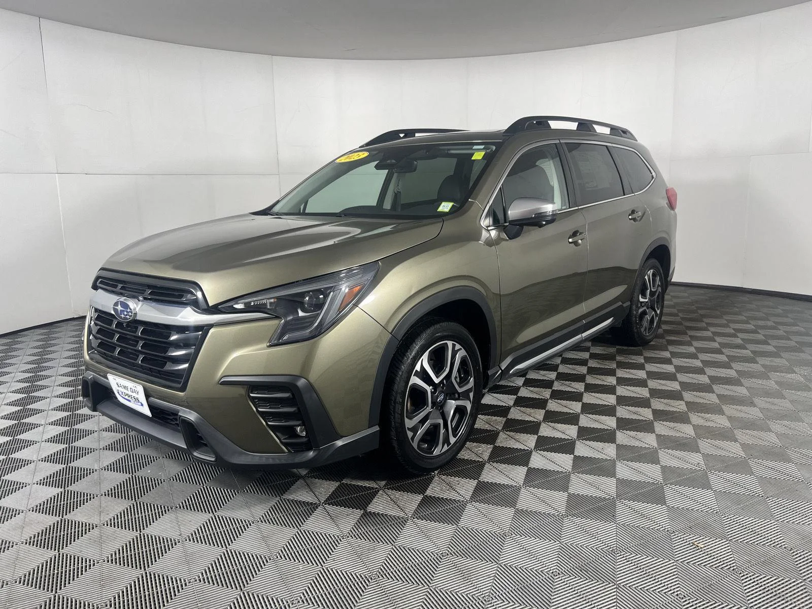 Used 2023 Autumn Green Metallic Subaru Limited image 18