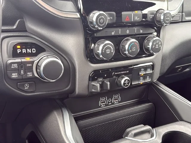 New 2027 Bright White Clear-Coat Exterior Paint RAM Big Horn/Lone Star image 19