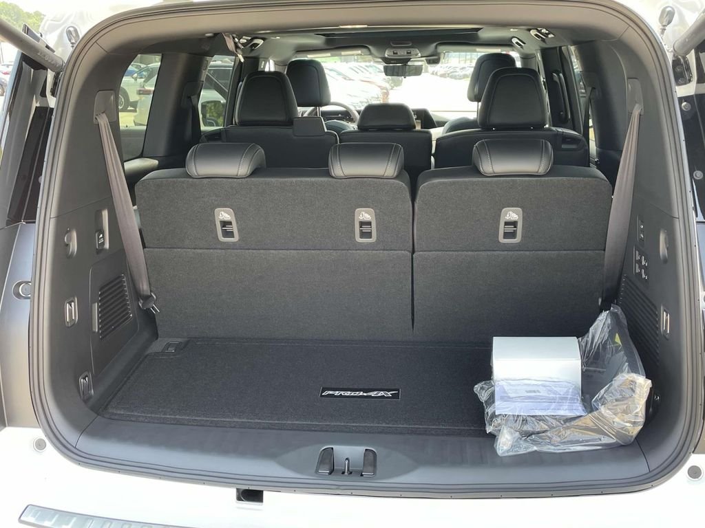 2025 Nissan Armada PRO-4X - Photo 8