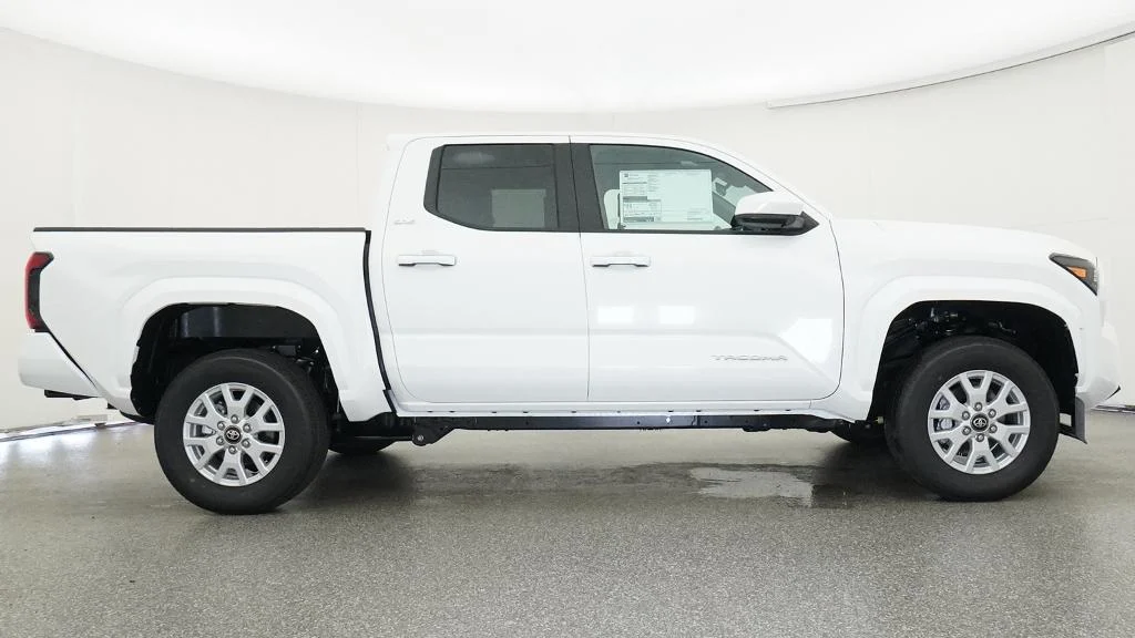 New 2026 Ice Cap Toyota SR5 image 13
