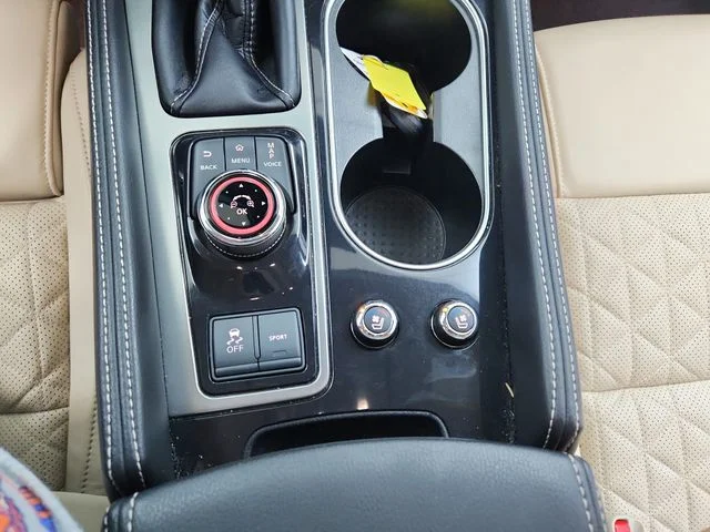 Used 2022 Black Nissan Platinum image 32