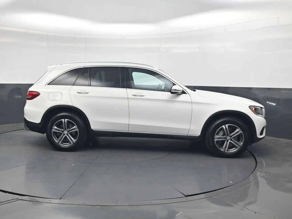 Used 2016  Mercedes-Benz GLC 300 image 4